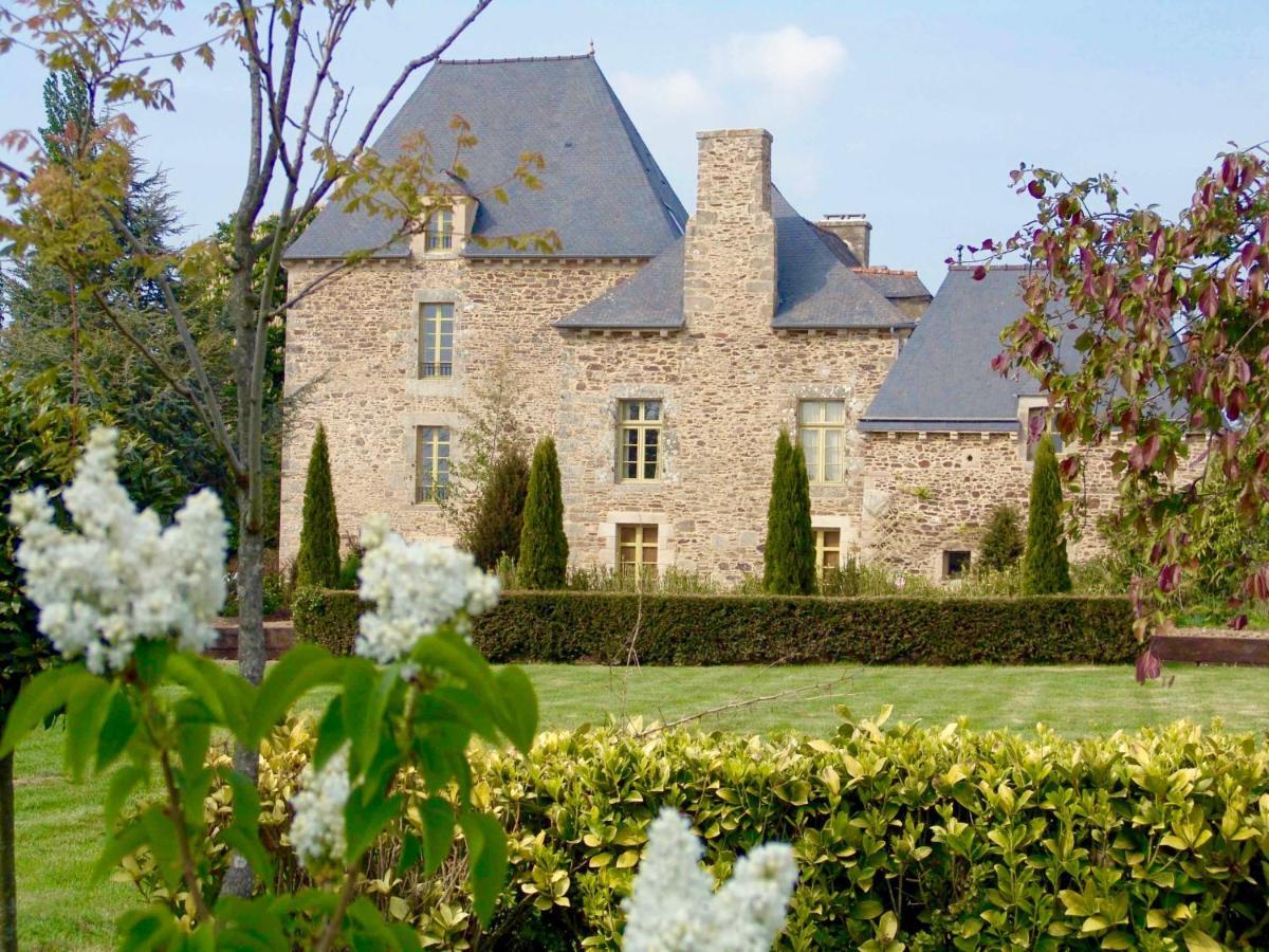Gite La Passerelle - Manoir Le Plessix Madeuc Corseul Экстерьер фото